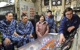 [ẢNH] Quốc kỳ Việt Nam tung bay trên tàu tuần tra USCGC John Midgett 