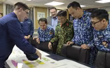[ẢNH] Quốc kỳ Việt Nam tung bay trên tàu tuần tra USCGC John Midgett 