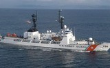 [ẢNH] Quốc kỳ Việt Nam tung bay trên tàu tuần tra USCGC John Midgett 