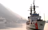 [ẢNH] Quốc kỳ Việt Nam tung bay trên tàu tuần tra USCGC John Midgett 