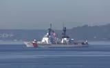 [ẢNH] Quốc kỳ Việt Nam tung bay trên tàu tuần tra USCGC John Midgett 