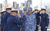 [ẢNH] Quốc kỳ Việt Nam tung bay trên tàu tuần tra USCGC John Midgett 