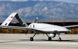 [ẢNH] Chiến tranh cận kề khi Ankara chuyển gấp cho Kiev 30 UAV Bayraktar TB2