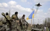 [ẢNH] Ukraine dồn 90.000 quân, 450 xe tăng, hơn 100 máy bay áp sát Donbass