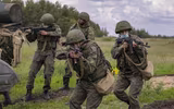 [ẢNH] Vì sao Nga cố tình không ngụy trang khi điều quân tới sát biên giới Ukraine?