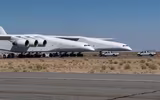 [ẢNH] Máy bay lớn nhất thế giới Stratolaunch đã trở lại bầu trời