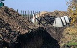 [ẢNH] Ukraine tự tin với 400km hào sâu sẽ chặn được xe tăng đối thủ