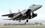 [ẢNH] ‘Đại bàng bất bại‘ F-15E gây sốc khi mang cùng lúc 5 tên lửa tàng hình nặng 1 tấn