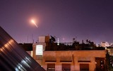 [ẢNH] Israel bị tấn công tên lửa sau cảnh báo cứng rắn chưa từng có từ Iran
