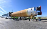 [ẢNH] Tên lửa đẩy siêu nặng chinh phục mặt trăng của Mỹ chính thức ra mắt