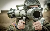 [ẢNH] Sức mạnh khủng khiếp của súng chống tăng Carl Gustav khi ‘bắn xuyên táo’ BMP-1