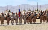 [ẢNH] Hàng ngàn tay súng Taliban có thể sắp tràn vào căn cứ Shindand của Mỹ