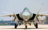 [ẢNH] Tiêm kích J-20 hai chỗ ngồi ra mắt trong khi Su-57 còn ‘nằm trên giấy‘