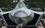 [ẢNH] Tiêm kích J-20 hai chỗ ngồi ra mắt trong khi Su-57 còn ‘nằm trên giấy‘