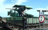 [ẢNH] 'Mái che' trên T-72B3 Nga vô tác dụng trước tên lửa Javelin Ukraine