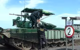 [ẢNH] 'Mái che' trên T-72B3 Nga vô tác dụng trước tên lửa Javelin Ukraine