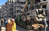 [ẢNH] Phiến quân Syria nghi ngờ Mỹ phối hợp với Nga không kích Idlib