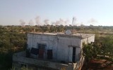 [ẢNH] Pháo binh Syria phối hợp máy bay Nga dồn dập nã đạn vào Idlib 