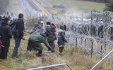 Xe tăng Nga xuất hiện ở biên giới Belarus - Ba Lan khi căng thẳng leo thang?