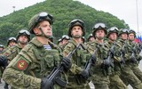 Lính thủy đánh bộ Nga bí mật hành quân về phía biên giới Ukraine?