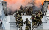 Lính thủy đánh bộ Nga bí mật hành quân về phía biên giới Ukraine?