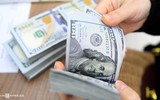 Thế giới bán tháo đồng USD, tích trữ vàng, do căng thẳng quan hệ Mỹ- Nga