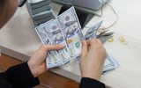 Thế giới bán tháo đồng USD, tích trữ vàng, do căng thẳng quan hệ Mỹ- Nga