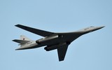 Tu-160 Nga thể hiện 'đẳng cấp thế giới' trước máy bay ném bom của Mỹ