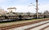 Vũ khí hạng nặng tối tân của Nga bất ngờ lại ồ ạt đổ về biên giới Ukraine