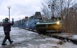 Vũ khí hạng nặng tối tân của Nga bất ngờ lại ồ ạt đổ về biên giới Ukraine