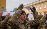 Quân dự bị Ukraine sẵn sàng gieo ác mộng cho 'dân quân' miền Đông hay buông bỏ súng?