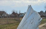 Máy bay kỳ lạ bị bắn rơi trên bầu trời Ukraine