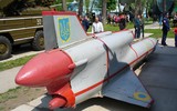 Máy bay kỳ lạ bị bắn rơi trên bầu trời Ukraine