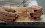 Bí mật về sự tăng trưởng mạnh của đồng Ruble dưới áp lực các lệnh trừng phạt phương Tây