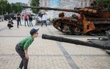 Xe tăng Nga liên tục gục ngã tại miền Đông Ukraine