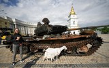Xe tăng Nga liên tục gục ngã tại miền Đông Ukraine