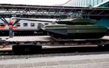 Thấy gì qua việc Nga chuyển thêm 8 xe tăng T-90 ra tiền tuyến?