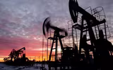 Lệnh cấm dầu Nga của EU bất ngờ giáng đòn nặng nề vào Mỹ