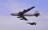 Tàu ngầm Nga áp sát bờ biển Mỹ, B-52 liền cất cánh đáp trả
