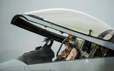 Bí ẩn lớp vàng dát mỏng trên kính buồng lái tiêm kích F-16 Mỹ