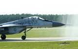 Bí ẩn lớp vàng dát mỏng trên kính buồng lái tiêm kích F-16 Mỹ