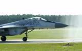 Bí ẩn lớp vàng dát mỏng trên kính buồng lái tiêm kích F-16 Mỹ
