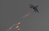 Bí ẩn lớp vàng dát mỏng trên kính buồng lái tiêm kích F-16 Mỹ
