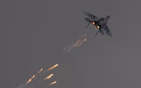 Bí ẩn lớp vàng dát mỏng trên kính buồng lái tiêm kích F-16 Mỹ