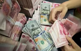 Mỹ đang lạm dụng quyền lực khiến đồng đô-la ‘rời khỏi ngai vàng’