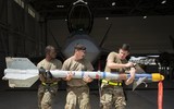 Ukraine gây bất ngờ lớn khi tích hợp tên lửa Storm Shadow vào máy bay Su-24M