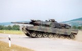 Một xe tăng Leopard 2A6 đương đầu cùng lúc hai chiếc T-80 