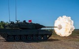 Một xe tăng Leopard 2A6 đương đầu cùng lúc hai chiếc T-80 