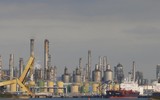 Giá dầu thế giới giảm mạnh bất chấp nỗ lực của Nga và Saudi Arabia