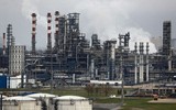 Saudi Arabia 'giật mình' khi giá dầu giảm mạnh bất chấp cắt giảm sản lượng